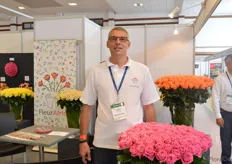 Fabian Philippart of FleurAfrica. He grows roses in a 35 sized greenhouse in Kenya and was, among others, looking for Chinese buyers. They see a large potential in this country and they have not shipped any flowers to China yet. Next year, they will make plans for expanding the greenhouse.