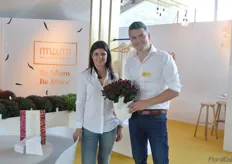 Elien Pieters and Vincent Verbaeys of Gediflora. During the FlowerTrials, they were rolling out their new consumer brand 'Belgium Mums'. This brand was presented at Florensis. The idea of the brand is that they will enable the end consumers to recognize the mums easily. A selection of their products will be branded.
