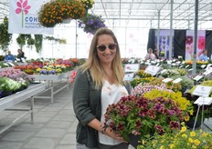 Nomi Hen of Cohen presenting the Petunia Happy Magic Giant Velvet Wash. After GMO petunia were found in Sweden, Cohen directly tested all their varieties and they are GMO free.