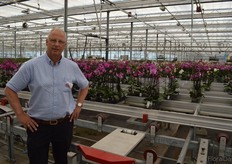 Floricultura is participating in the FlowerTrials every year, even though phalaenopsis is not really a crop for trials. However, since Floricultura is a major player in phalaenopsis worldwide, many of the international visitors are happy to include the company in their itinerary. On the photo A. Smit.