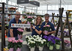 Antoine Groot, Friederike van der Boon and Greg Dedman (Takii America), proudly presenting the new potted lisianthus 'Carmen'.
