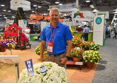 Marc Verdel of Battlefield farms with the New Supercal Buttercream of Sakata.
