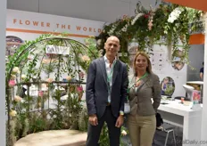 Of course with OZ Export, one of the major specialised cut flower exporters of the Netherlands. In this photo Onno Piet and Nina Nosova.