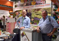 Roland Hillebrink of the Holland Bulb Market is visited by tree consultant Kees van Ommeren.