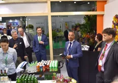 At the end of day two, Royal FloraHolland hosted a drink and many people answered to the invite. The evening was opened by Rick Pesik, who thanked all partners for their participation in the exhibition.