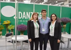 The Israeli Breeder Danziger was also at the show. On the left Natasha Ofeck, in the middle Idan Honig and on the right Ifat Abraha. They are presenting their cut flowers. Their craspedia Paintball and the single flowered veronicas received a lot of attention.