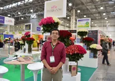 Frederico Santa Cruz of Everbloom. After skipping some years, they are back at the show this year. This Ecuadorian farm grows roses on 3,100 meters above sea level and specializes in the lengths 60-100cm. According to Santa Cruz, the Russian market is recovering.