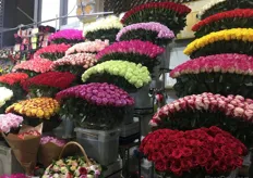 Roses from Ecuador, stems ranging from 40 to 90 cm.