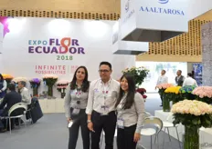 The team of AAAltarosa. They are currently working with painted roses and are presenting them at the show.