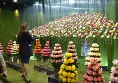 Impressive decoration of roses at the booth of Rosen Tantau.