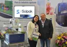Mariana Muners and Mauricio Yanez of Solpak. 7 years ago, this Colombian growers started to design their own flower lines with Dutch materials. Now, they are, according to Yanez, the number one supplier in Colombia.