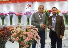 "Gianfranco Fenoglio and Mauricio Jiminez of La Villetta. He breeds and produces young plant carnations. The majority of the young plants are being produced in Colombia and around 15% in Italy. At the show, they won the first prize "Best in Category" for their spray carnation that still has a code."