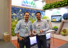 Juan Carlos and Alejandro of Aromas Farms. They grow hydrangeas on 16-18ha in Rionegro. They also spray their hydrangeas and according to Alejandro, the demand for painted flower is increasing.