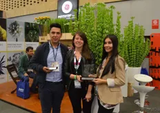 "The team of Phytotec holding the first prize "Best in Category" they received for their variety Leavis in the category Growers - Semi focal others."