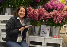 "Lourdes Reyes of Ball with their second prize "Best in Category" with their Stock Spray Vintage Rose in the category Breeder - Semi focal others."