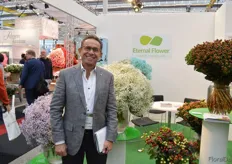 Adrian Moreano of Eternal Flower. For this Ecuadorian grower, the main reason to attend is to spot to receive feedback on his flowers and spot trends. According to him, the trends start in Europe and gradually go to the US, which often takes 6 months.