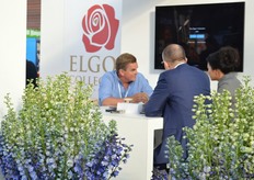 Bob Anderson of Mount Elgon talking with visitors.