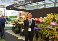 Hokut Sasaki of Toyoake Kaki, an auction in Japan. Next to auctioning flowers, they also export Japanese flowers. At the IFTF, they are eager to find new international customers.