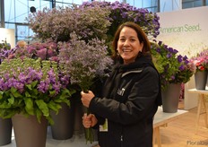 Lourdes Reyes of Ball presenting the Skylight. After 10 years of breeding, they developed a limonium that does not smell. Currently, they have enough vegetative material to supply growers all over the world.