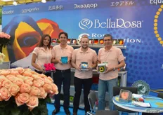 The team of Bella Rosa and Rose Connection presenting their preserved flowers.