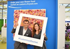 Robert Verbruggen and Anne de Vries-Barmentloo, Chrysal. One of the newest innovations is de Customised Sachet, the possibility for customers to order the traditional chrysal sugar packs in small numbers and in any print of your liking.