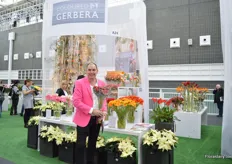 Willem Peter van den Berg of Gerbera United, group of Gerbera growers that invests in promoting the gerbera and germini's. It is the second time that they are exhibiting at this show. Together with Dümmen Orange they present how to use gerberas in a concept. Van den Berg is holding a picolini concept that can be used for holdays like Mother's Day, Valentine's Day and so on.