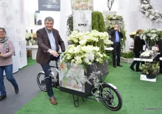 "Jan de Boer, director of Barendsen on their own designed bike to deliver flowers. "This idea arose as more and more purchases are being done not the internet. We decided to create a bike so that florists can deliver their flowers. It is not only more environmentally friendly to ride a bike, the delivery also seemed to be faster, about 14 minutes. On February 19, 2018 the fist 12 bikes will be delivered to the municpality of Basel, Switzerland, to enhance sustainability."