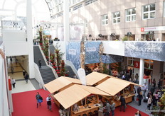 Galleria 1, upstairs theFloradecora is taking place.