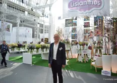 Theo de Graaf of Van Egmond Lisianthus in the booth of Lisianthus.nl, a organization that promotes lisianthus.