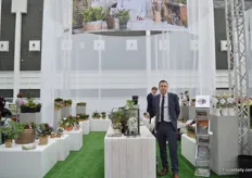 Peter Larssen-Ledet of Floradania, a marketing company that promotes Danish pot plants. So, at their booth they presented several pot plants of Danish growers. It is the first time that they are exhibiting at the Floradecora.