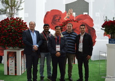 Örjan Hulshof of De Ruiter, Vikash Singh of PJ Dave Flora, Rathna Vel of Porini and Isinya Flowers, Marco Burgers of De Ruiter and Trishil Patel of PJ Dave Flowers and Rising Sun. The Ruiter had a prominent presence at the Floradecora as it brought 40,000 red roses in the Rhodos and Ever Red cultivars together with these Kenyan rose growers. With Valentine's Day just ahead, it required proper logistics planning on the part of the growers involved. The red roses are used for the stairs in Galleria 1 and 'The Loft'.