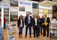 The Reimann team, presenting brands like Plantatex® rootballing fabrics, Pyrotex® flame-retardant screens, and Isocryl® and Alucryl® shading screens, the new 3-ply combined irrigation mats Vivaplus® and Floraplus®