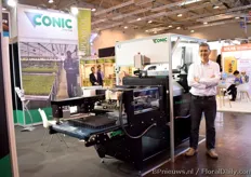 The new control system for the plate seeder machine by Conic was released earlier this year http://www.hortidaily.com/article/40628/New-control-system- for-Plate-Seeder-Machines-DECOP-305
