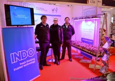 Lawrence Baynham, Rebecca Hatch & Tom Baynham, presneting their Direct Drive Grow Light http://www.hortidaily.com/article/40706/A-one-for-one-LED- replacement-for-any-existing-HPS-lighting