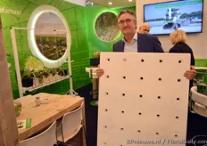 Peter Lexmond is proud at the latest innovation of Meteor Systems: Hydroponic Floating Raft