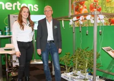 Lisa Hermans and Mat Versleijen, Mertens, with their new innovation.