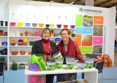 Mireille Albrech adn Isabelle Pavie of Soparco. This French pot and container supplier are supplying the professional growers with their large range of pots. According to Pavie, the thermoform colored pots are very popular in Italy.