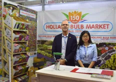 Holland Bulb Market will be celebrating their 150th birthday this year! The special logo was presented in Vietnam. In the photo Roland Hillebrink & Yiwu
