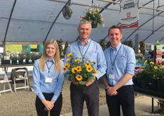 Georgie Moody, Paul Masters and Perry Sheeran presenting Sunbelievable, a vegetative sunflower. In the UK, they had it flowering from June to Mid-November and it produced around 1,000 flowers, explains Masters.