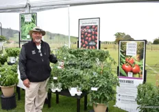 John Gaydos of Proven Winners presenting their new Vegetable Programme, something they never had before. On the picture, he is presenting the tomato plants.