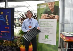 Mark Thomas of Klassmann-Deilmann America presenting Growcoon, made of 100 percent biodegradable glue. It is certified for composting and a grower can use loose substrate which enables the plants to roots faster and to give the roots more oxigen.