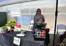 Jennifer Weisbecker of Koba was also presenting some of their pot's, trays and tags at the Greenfuse location. New is the Grab and tag handle This new tag handle holds 34 pounds.