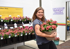Birdie Lenard Fountain of PanAmerican Seed presenting Tattoo Tangerine Vinca, a new series. Each petal looks like it is inked or airbrushed with soft brush strokes of black. And to fully implement the theme at the CAST, they were handing out tattoo stickers, see the wonderful tattoo on Birdie's arm!