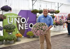 Gary Vollmer of Selecta One holding the MiniFamous Duo Pink Strike Calibrachoa. It is part of a simplified calibrachoa offering from Selecta One.