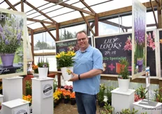 Pieter van der Lans of 2Plant, a new CAST participant presenting one of their Asiatic lilies that is part of their Bloom Extension Program. In this program, they put two different lilies with a different flowering time in one pot to extend the blooming period of the plant in general.