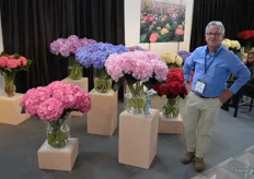 Flora Delight, a Dutch-Kenian grower of hydrangea in Kenya, at the fair represented by Frans Ederveen. With the DREAM hydrangea (variety of WAC) this grower was awarded Silver at the opening ceremony.