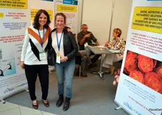 Aglika Boneva together with a visitor at the booth of Anemo-Uvrer.