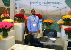 Panda Flowers is a 40 ha flower farm in Kenya specialised in intermediate roses. Hopes are high to start exporting flowers to the US and the near future. On the photo Morris Carullo.