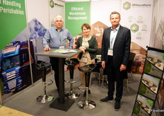 IP Handlers, which, as we could read last week, is working on a major expansion (growing from 10 to 16 thousand m2). On the photo Simon Benard, Magdalena Stefanska and Eduard Eveleens.