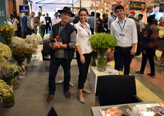 Probably the most famous breeder of flowers from Israel, Danziger, presenting the assortment and a new variety, a lipidium baptized Green Dragon. On the picture Anat Moshes and Idan Honig, together with the floral passionate & one of the very best journalist in our trade, William Armellini of Flowersandcents.com